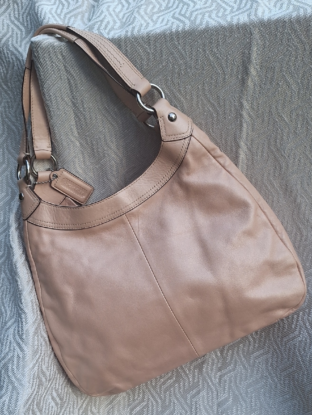 COACH Womenโs Soft Leather Shoulder Bag in Light Pink - Picture 6 of 12